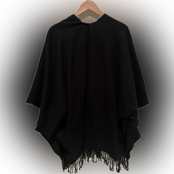One size fits all. Warm cozy shawl. - Picture 2 of 2